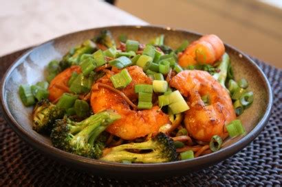 spicy-garlic-shrimp-broccoli-over-soba-noodles image