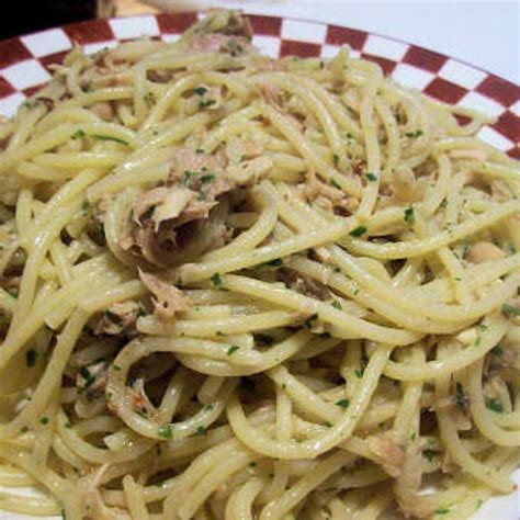 spaghetti-con-sugo-di-tonno-spaghetti-with-tuna-sauce image