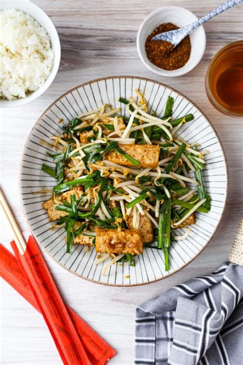 stir-fried-bean-sprouts-with-tofu-and-garlic image