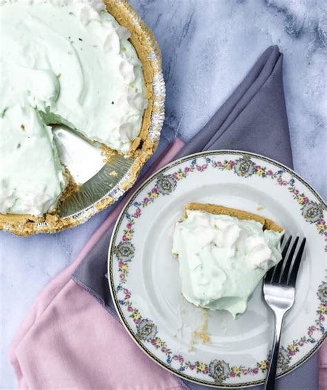 easy-no-bake-pistachio-cream-pie-margin-making image