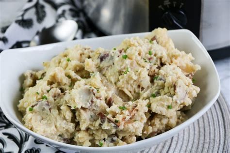 the-best-slow-cooker-garlic-mashed-potatoes-food image