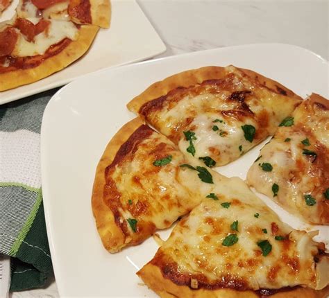 air-fryer-pita-pizza-pita-bread-cheese-pizza-this-old image