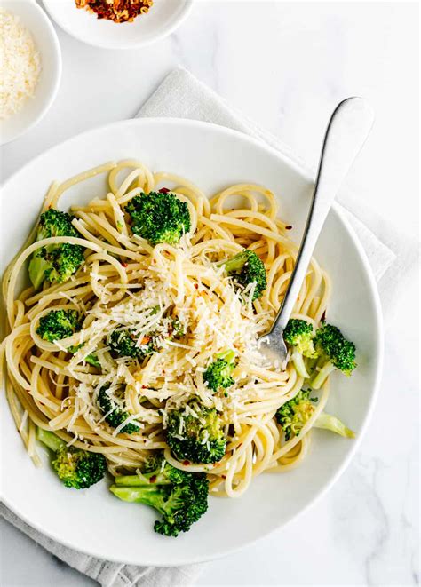broccoli-pasta-20-minute-recipe-pinch-and-swirl image
