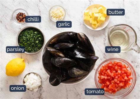 how-to-cook-mussels-with-garlic-white image