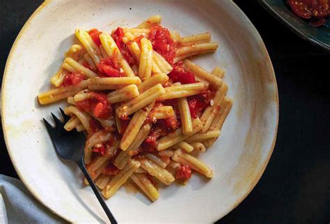 roasted-tomato-sauce-and-pasta-recipe-leites image