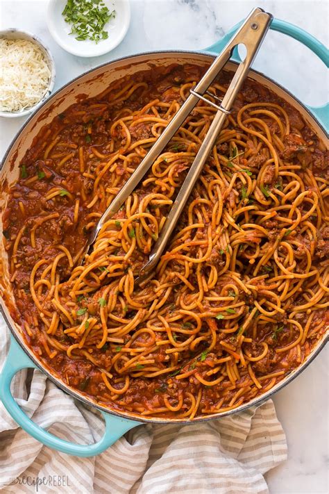 healthy-one-pot-spaghetti-and-meat-sauce-the image