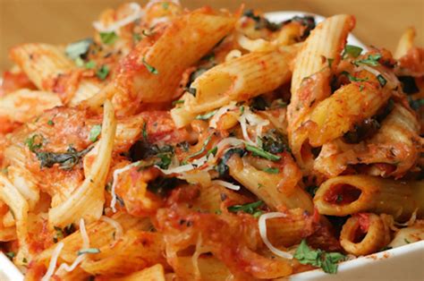 easy-one-tray-pasta-bake-meal-prep-buzzfeed image