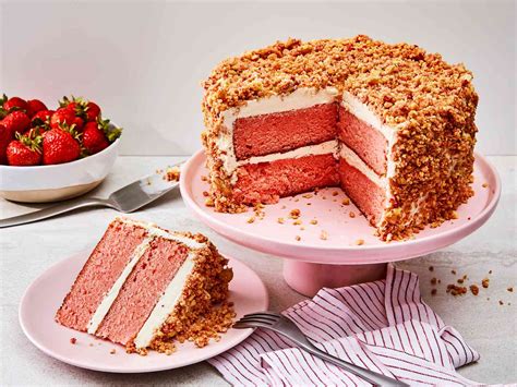 strawberry-crunch-cake image