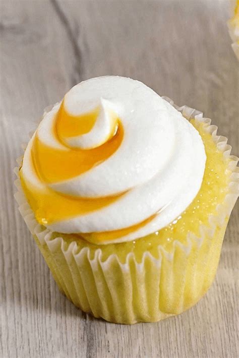 creamsicle-cupcakes-dreamy-summer-cupcakes image