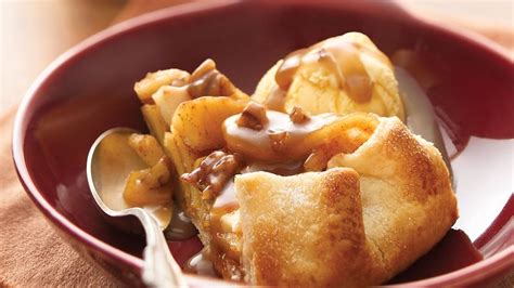 cinnamon-apple-pie-with-caramel-pecan-sauce image