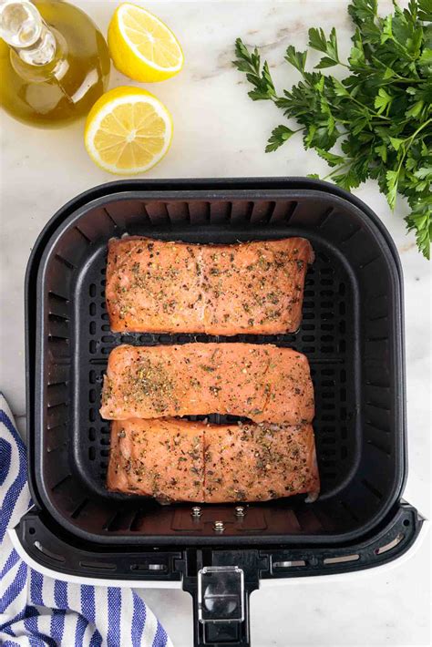 air-fryer-salmon-with-garlic-lemon-rub-family image