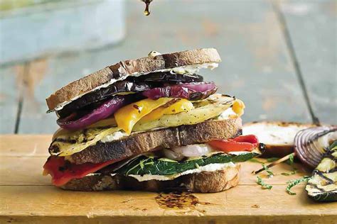 grilled-vegetable-and-goat-cheese-sandwiches-leites image