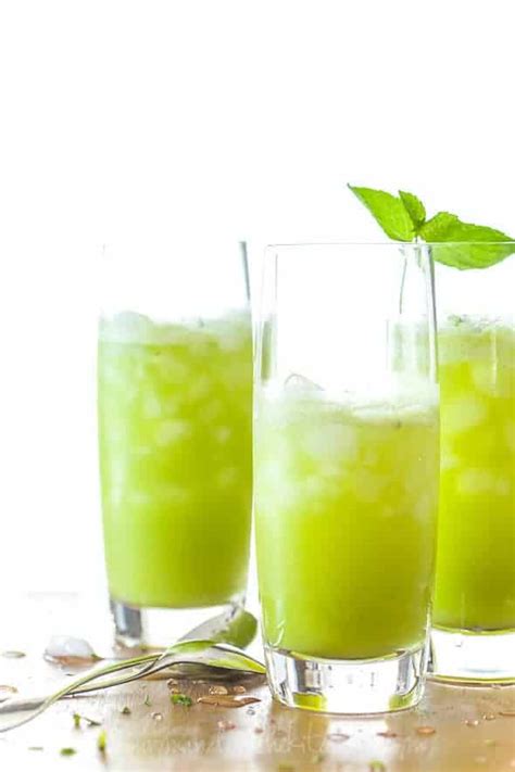 sparkling-pineapple-mint-juice-gourmande-in-the-kitchen image