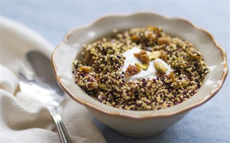 toasted-quinoa-cereal-with-pistachios-and-figs image