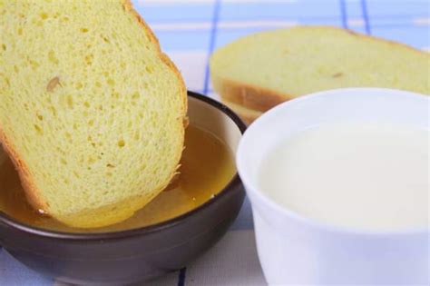 amish-sour-cream-cornbread image