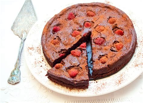 gluten-free-flourless-chocolate-cake-vegetarian image