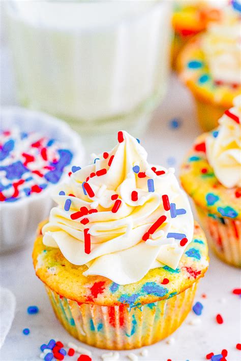 patriotic-red-white-and-blue-cupcakes-averie-cooks image