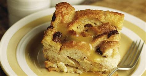 10-best-old-fashioned-bread-pudding-with-raisins image