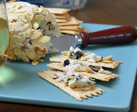 california-fig-honey-blue-cheese-ball-valley-fig image