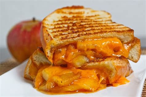 apple-pie-grilled-cheese-sandwich-closet-cooking image