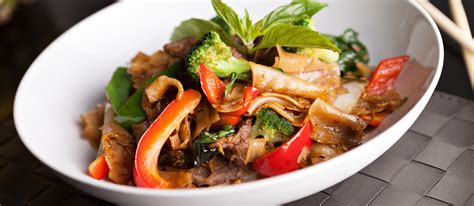pad-kee-mao-traditional-noodle-dish-from-laos image