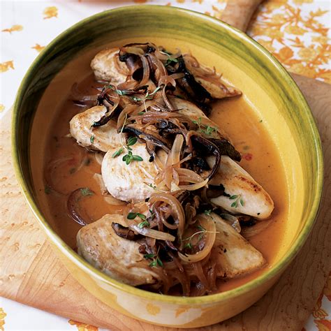 chicken-breasts-with-red-onions-and-thyme image