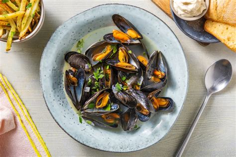 mussels-in-a-aromatic-broth-recipe-hellofresh image