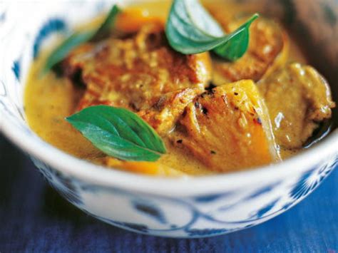 coconut-ham-curry-with-pineapple-cookstrcom image