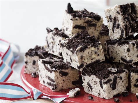 white-chocolate-cookies-n-cream-fudge image