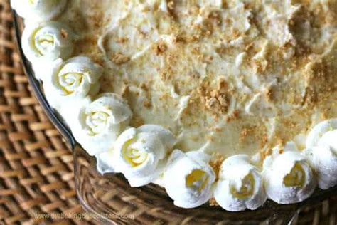white-chocolate-banana-cream-pie-the-baking image