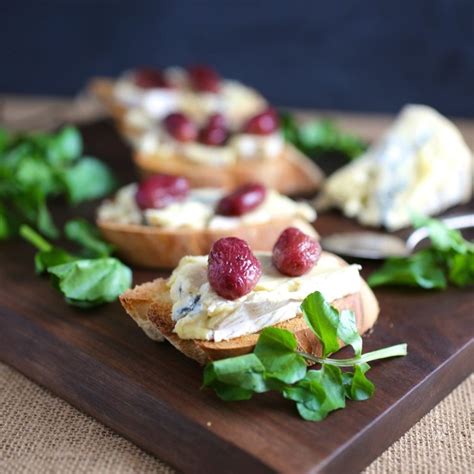 crostini-with-blue-cheese-and-roasted-grapes-nerds image