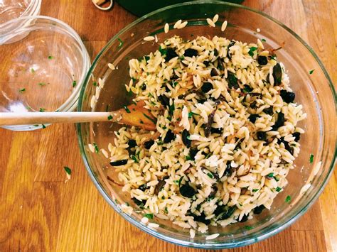 orzo-with-caramelized-onions-and-raisins-the image