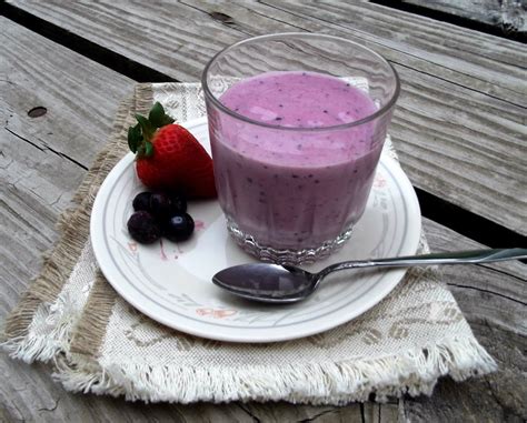 strawberry-blueberry-banana-smoothie-words-of-deliciousness image