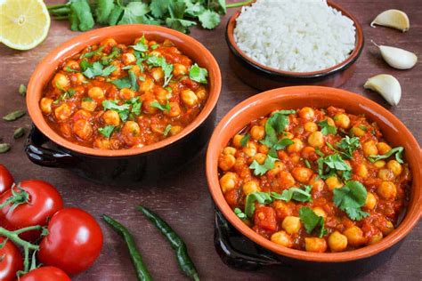 easy-chana-masala-vegan-chickpea-curry-the-pesky image
