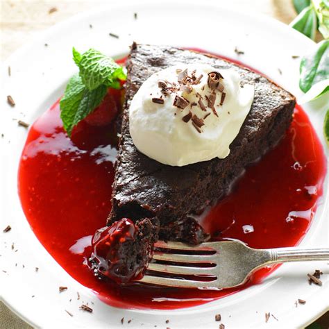 chocolate-flourless-cake-with-raspberry-sauce image