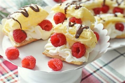 easy-20-minute-cream-puff-recipe-sizzling-eats image