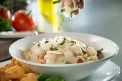 shrimp-and-scallops-linguini-recipe-with-white-wine image