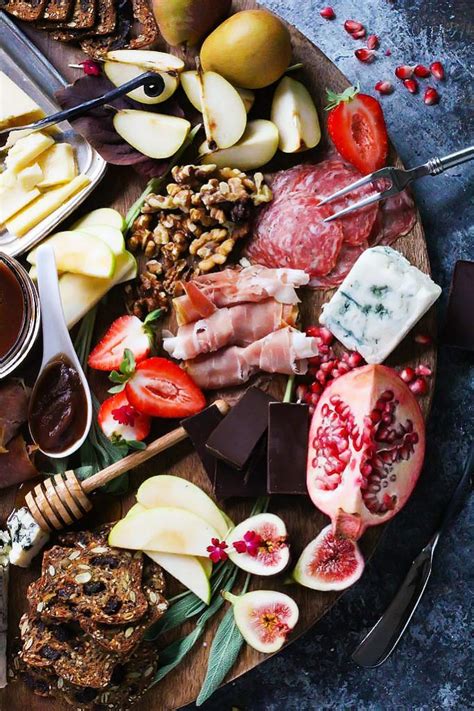 how-to-create-the-perfect-fall-harvest-cheese-board image