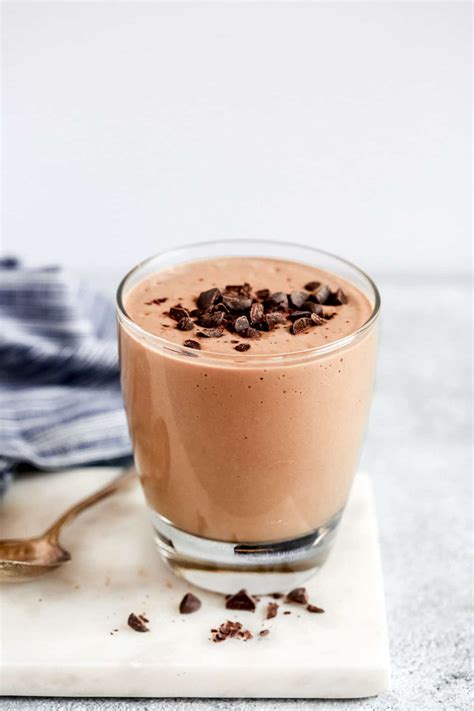 low-carb-chocolate-smoothie-primavera-kitchen image