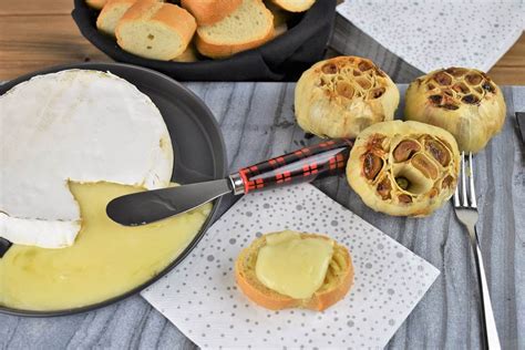 baked-brie-and-roasted-garlic-cook2eatwell image