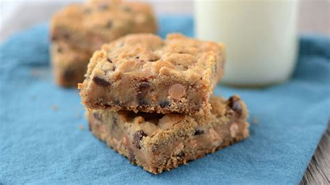 chocolate-chip-cookie-gooey-bars-recipe-pillsburycom image