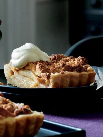 recipe-apple-pie-with-cheddar-crumble-topping image