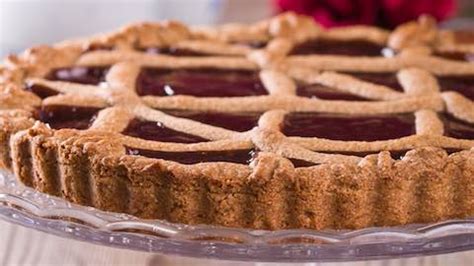 raspberry-linzer-torte-dessert image