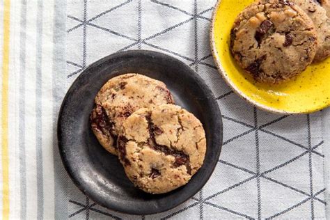 cocoa-butter-cookies-with-chocolate-chips image