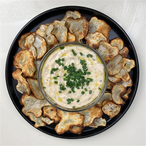 sunchoke-chips-with-rosemary-and-roasted-garlic-dip image
