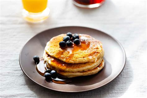 how-to-make-buttermilk-pancakes-simply image