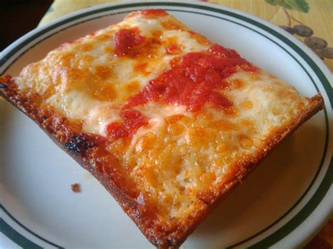 detroit-style-pizza-what-you-need-to-know-tripsavvy image