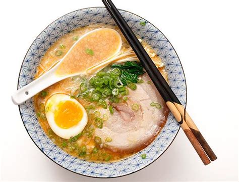 rich-and-creamy-tonkotsu-ramen-broth-recipe-serious image