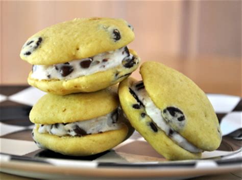 chocolate-chip-whoopie-pies-with-chocolate-chip image