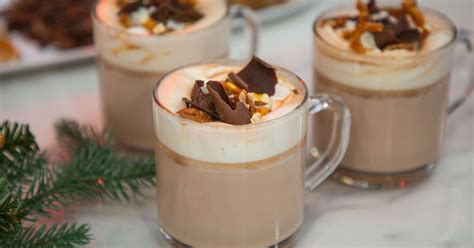 holiday-party-drinks-and-snacks-glogg-nog-fudge-and image